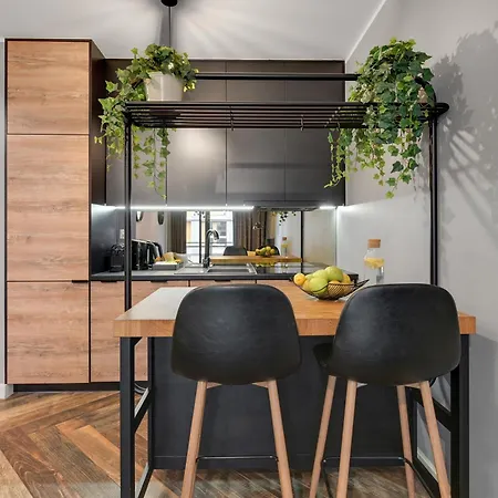 Aura Iii Center By Downtown