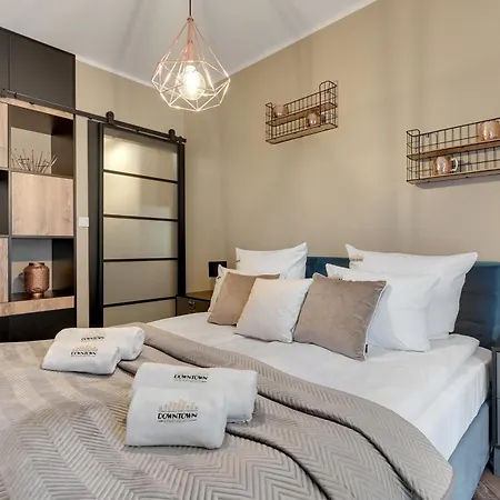 Aura Iii Center By Downtown Apartment