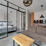 Aura Iii Center By Downtown
