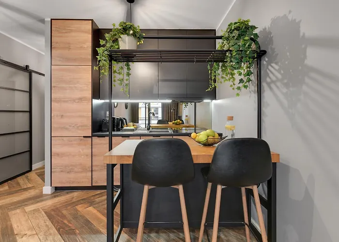 Aura Iii Center By Downtown