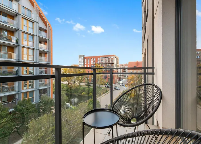Aura Iii Center By Downtown מלון דירות 3*